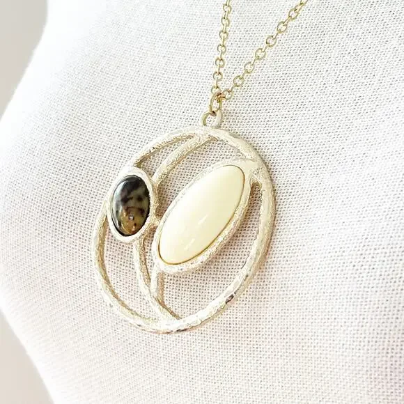 Sarah Coventry Desert Flower 1974 Vintage Pendant Necklace in box - Picture 5 of 8